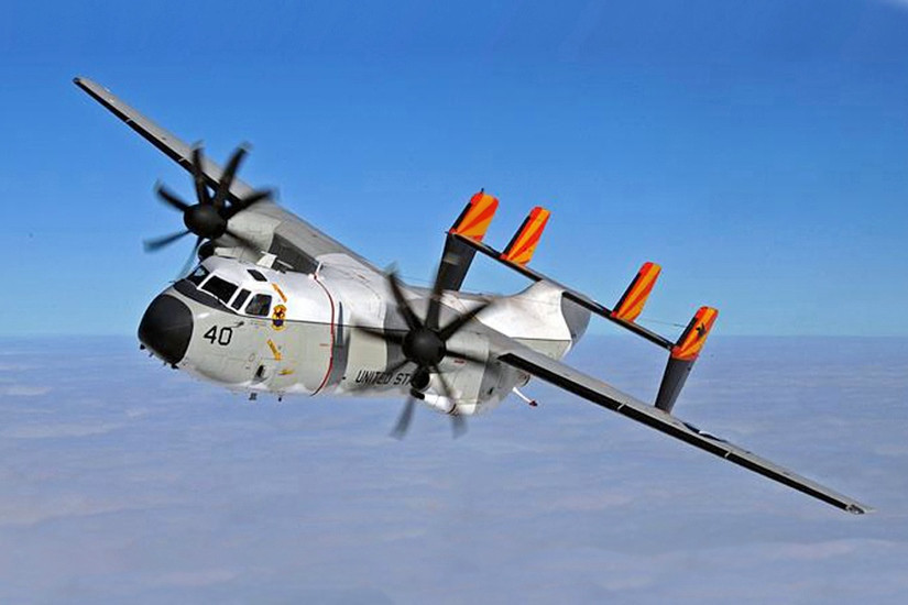 Ngoài ra, Không quân Hải quân Mỹ còn sở hữu máy bay vận tải C-2 Greyhound. Loại vận tải cơ này được sử dụng làm nhiệm vụ "ship hàng" theo đúng nghĩa đen. Thậm chí khi thủy thủ trên tàu sân bay Mỹ lênh đên giữa biển, họ vẫn có thể đặt hàng trên mạng và chuyển tới căn cứ tư lệnh hải quân gần nhất, sau đó C-2 Greyhound sẽ vận chuyển gói hàng đó lên đến tàu sân bay. Nguồn ảnh: Pinterest.