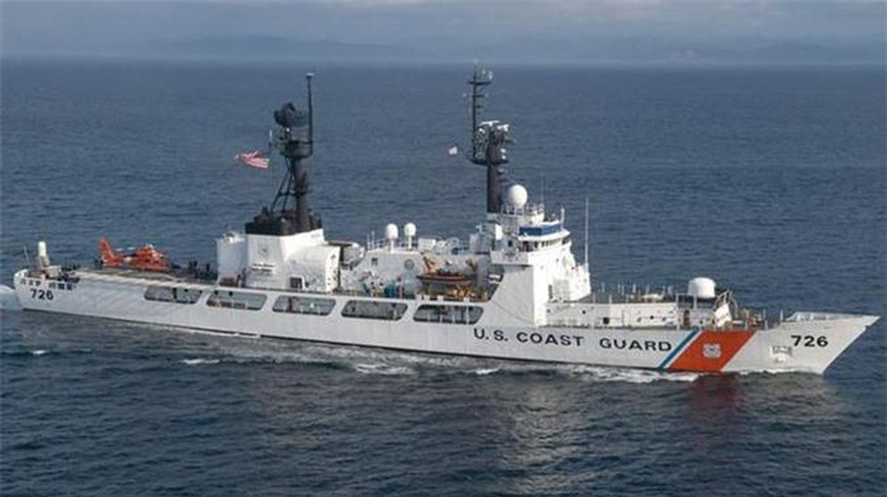 Tàu tuần tra USCGC John Midgett có lượng giãn nước đầy tải 3.250 tấn; chiều dài 115 m; chiều rộng 13 m; mớn nước 4,6 m; thủy thủ đoàn 160 người (20 sĩ quan, 140 thuyền viên).