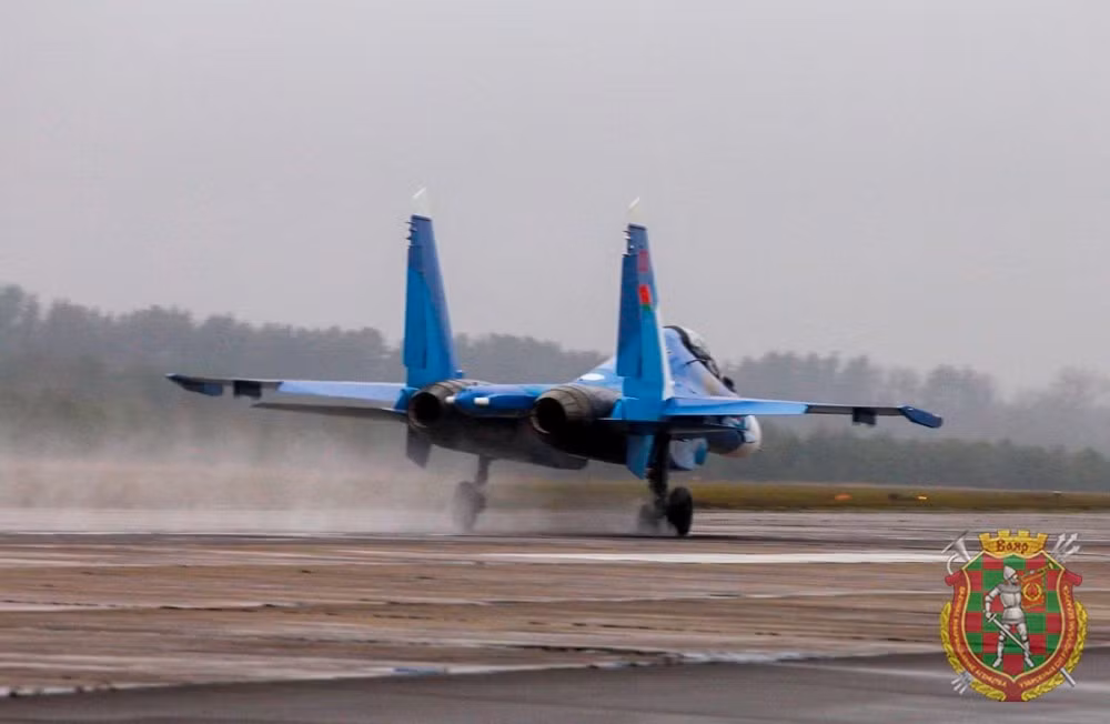 So với các phiên bản chiến đấu cơ Su-30 khác, đặc biệt là Su-30MKI, Su-30SM có cải biến đặc biệt về động cơ vector. Đây là phiên bản có hiệu suất chiến đấu rất cao, vượt trội hơn hoàn toàn so với Su-30MKI. Nguồn ảnh: Livejournal.