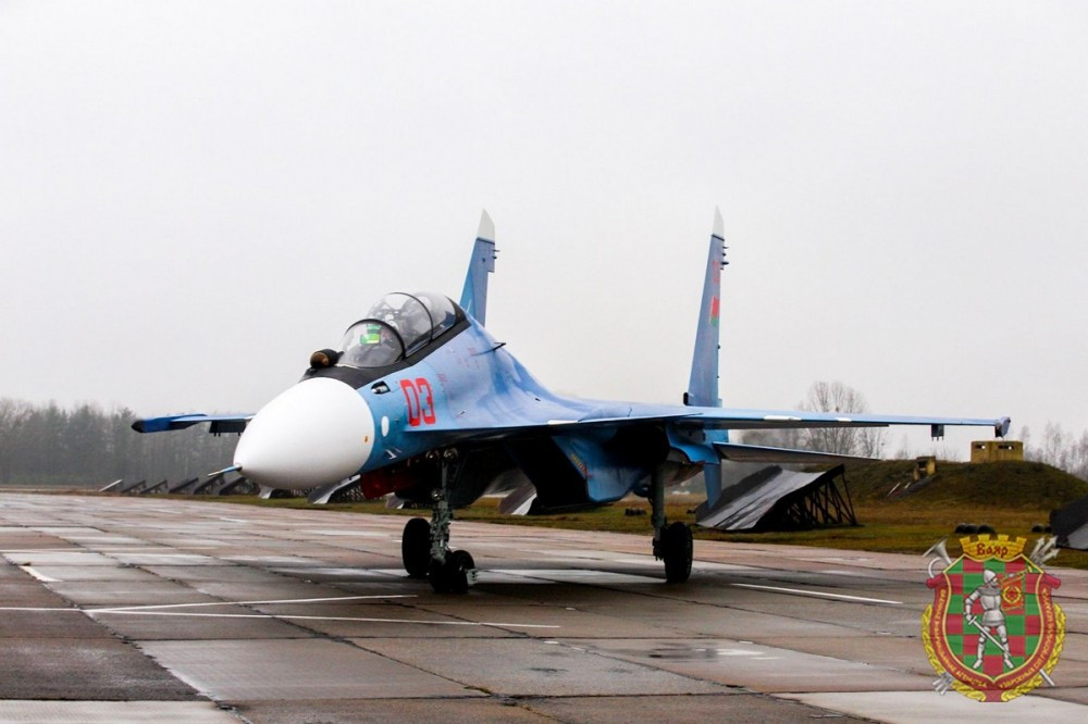 Su-30SM được thiết kế để trở thành loại chiến đấu cơ chiếm ưu thế trên không nhưng cũng vẫn giữ lại được khả năng đánh đất của dòng Su-30 với việc tương thích với nhiều loại vũ khí bao gồm cả không đối không lẫn không đối đất. Nguồn ảnh: Livejournal.