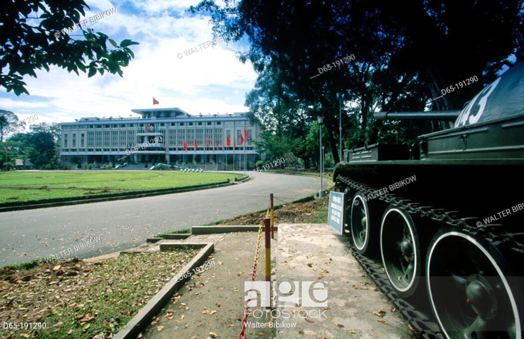 Tuy nhiên tới nay, T-55 đã tỏ ra quá cũ, không còn đủ sức mạnh để hoạt động như loại xe tăng chủ lực trước đây, hoàn toàn không đủ khả năng để đối đầu với các loại xe tăng hiện đại ngày nay. Nguồn ảnh: AGE.