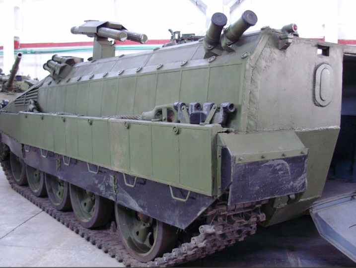 Tối đa, BMP-55 có thể mang theo được 10 lính cùng đầy đủ trang bị vũ khí. Đây là một phương án cải biên cực kỳ thông minh, đáng để các quốc gia trên thế giới đang sở hữu xe tăng T-55 học tập theo. Nguồn ảnh: Military.