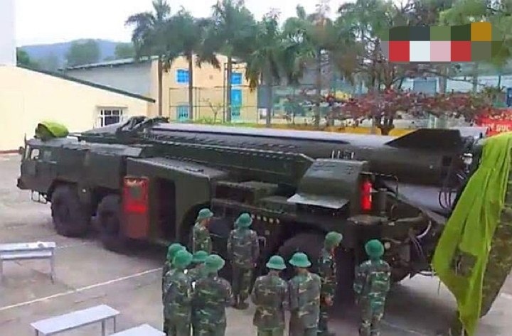 Đây là loại tên lửa đạn đạo chiến thuật do Liên Xô phát triển. Scud được Liên Xô xuất khẩu cho rất nhiều quốc gia đồng minh trên khắp thế giới - trong đó có Việt Nam. Nguồn ảnh: QPVN.