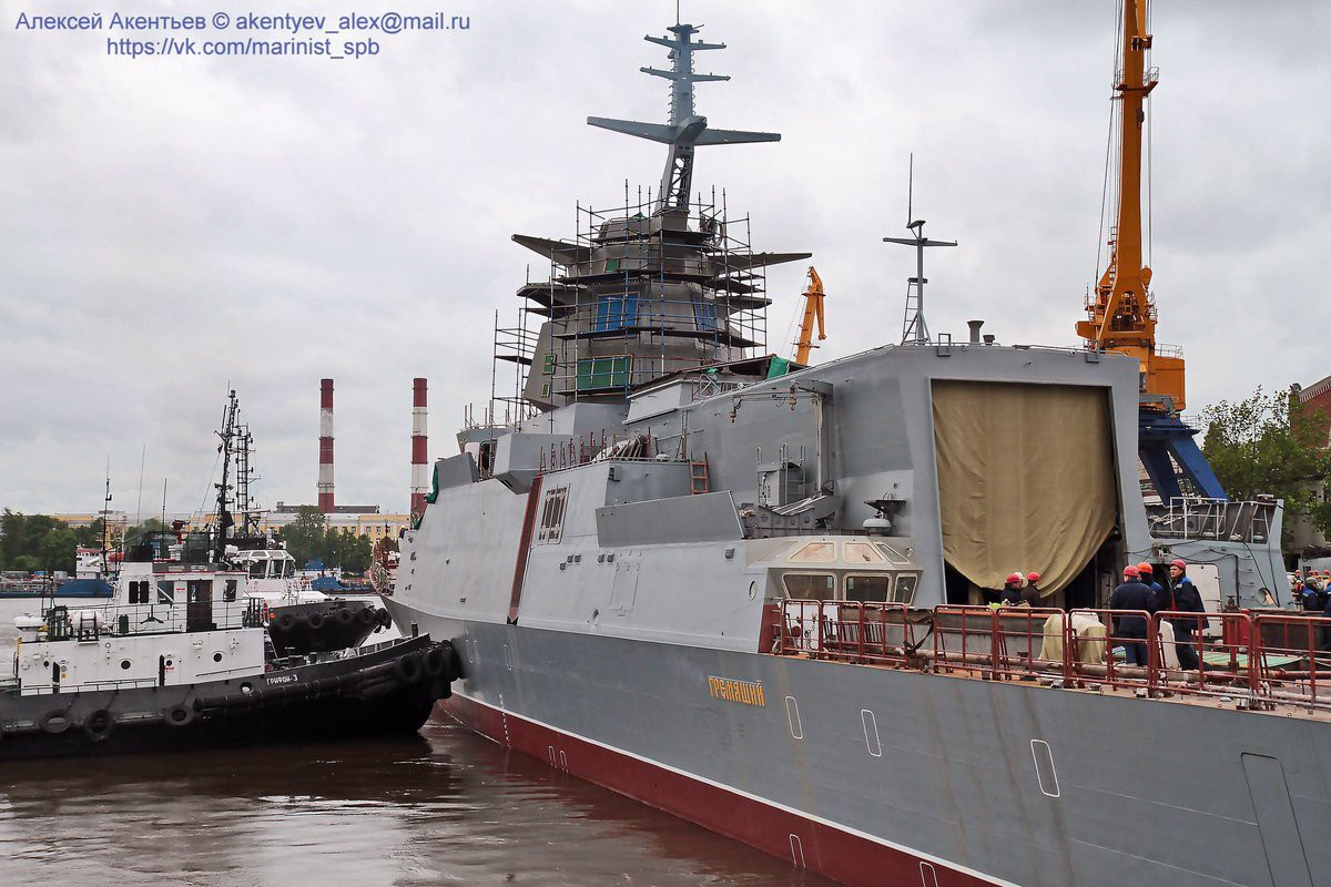 Ngoại trừ hệ thống phòng không được nâng cấp, hỏa lực chống tàu mặt nước của chiến hạm Dự án 20381 vẫn không thực sự mạnh, điều này khiến Nga cảm thấy không hài lòng, vì vậy họ đã cho ra đời biến thể hoàn thiện nhất là Dự án 20385 lớp Gremyashchy.
