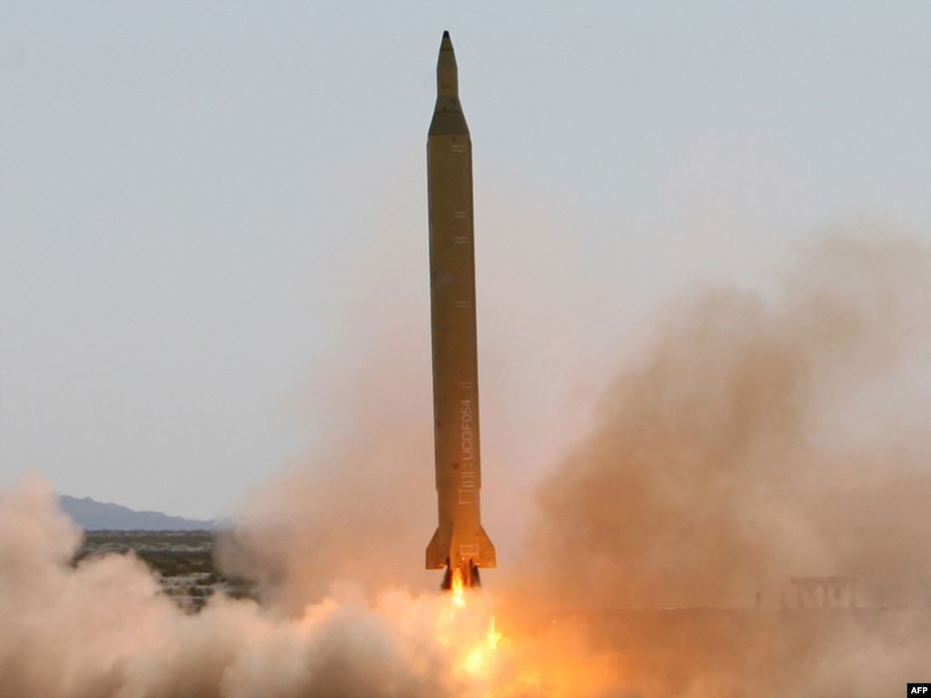 Quá trình phát triển tên lửa quá nhanh của Iran khiến không những Mỹ mà cả Liên minh châu Âu cũng như Saudi Aranbia cùng Israel phải "đứng ngồi không yên" vì các quốc gia này đều... nằm trong tầm tên lửa của Iran. Nguồn ảnh: AP.