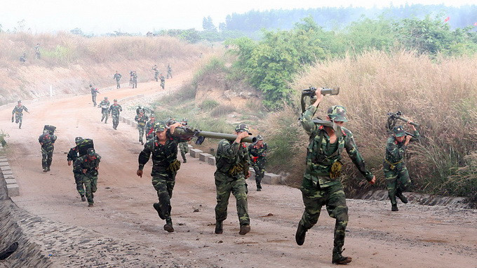 Quan điểm này một lần nữa khẳng định quyền tự chủ, tự quyết của Việt Nam. Thực tiễn cho thấy, việc cho nước ngoài đặt căn cứ quân sự trong nước là điều rất "lợi bất cập hại" mà thường thì "hại" sẽ nhiều hơn "lợi" khi mà cả một quốc gia, dân tộc có khả năng bị kéo vào một cuộc chiến tranh quy mô vì nước ngoài chọn quốc gia đó làm "bàn đạp" để xâm lược một quốc gia khác. Nguồn ảnh: QPVN.