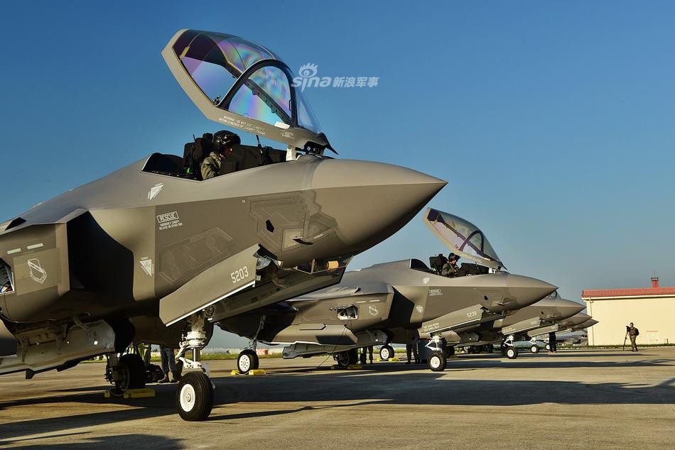 Sở dĩ có được sự giảm giá này là do dây chuyền sản xuất máy bay chiến đấu F-35 đang ngày càng đi vào ổn định, tốc độ lắp ráp tăng nhanh và chi phí cho nhân công, thiết bị giảm dần do được tối ưu hoá nguồn cung. Nguồn ảnh: Sina.