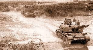 Ngoài ra, chúng ta còn sở hữu khoảng 100 tổ hợp ZSU-57-2 cũng do Liên Xô sản xuất và viện trợ trong quá khứ. Giống với ZSU-23-4 kể trên, tổ hợp ZSU-57-2 cũng có cấu tạo đa nòng pháo. Nguồn ảnh: TL.