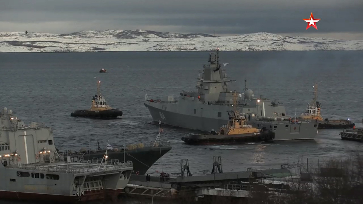 Lý do là bởi tên lửa 3M22 Zircon là loại phóng thẳng đứng, các ống phóng của nó sẽ yêu cầu được lắp vào bệ phóng UKSK theo phương vuông góc 90 độ so với sàn tàu.