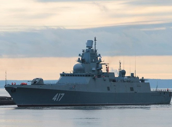 Tàu được trang bị hệ thống động lực kết hợp với 2 động cơ turbine khí M90 công suất 27.500 mã lực, 2 động cơ diesel công suất 5.200 mã lực cho tốc độ tối đa 29,5 hải lý/h, tầm hoạt động 8.300 km khi chạy với tốc độ kinh tế 14 hải lý/h.