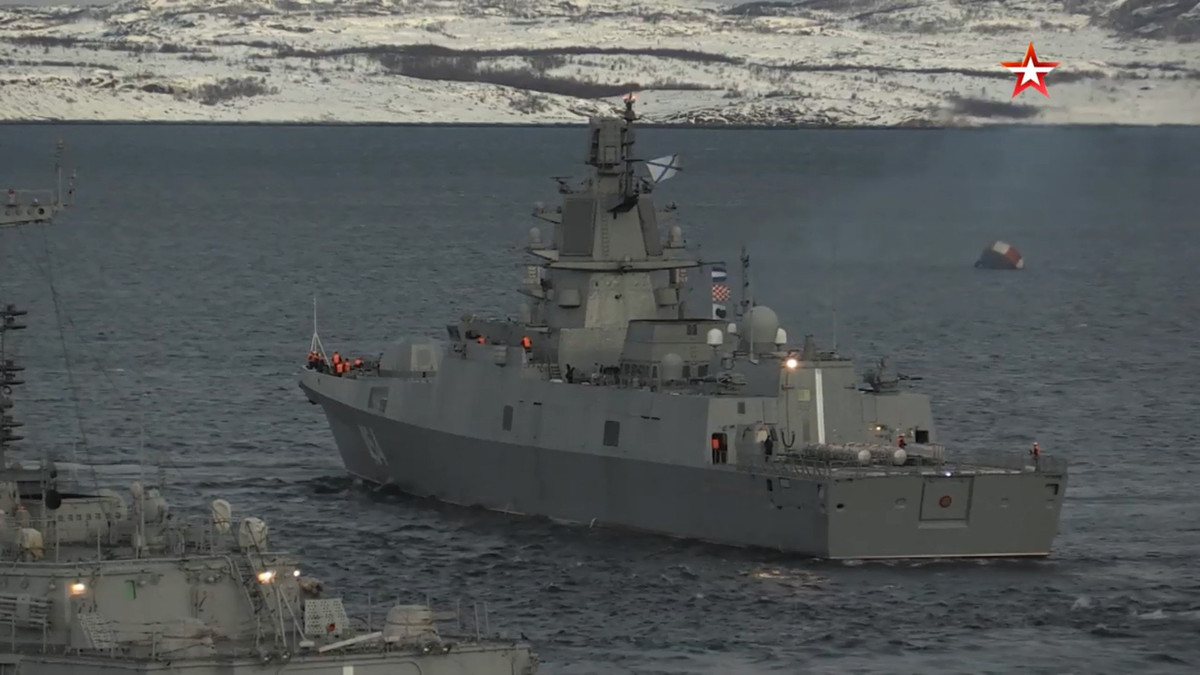 Tầm bắn tối đa của tên lửa 3M22 Zircon lên tới 800 km, vận tốc thử nghiệm lên tới Mach 8, như vậy nó đủ khả năng xuyên thủng bất kỳ hệ thống phòng thủ nào của chiến hạm.