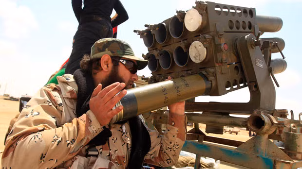 Tuy nhiên với loại hoả lực này, các tàu chiến của ta hoàn toàn có đủ sức mạnh để yểm trợ, dọn bãi đổ bộ, tấn công biển, đảo,... phục vụ cho những cuộc tấn công đổ bộ sau này. Nguồn ảnh: Pinterest.