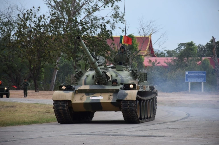 Xe tăng chủ lực Type 69-II cũng do Trung Quốc sản xuất hiện đang phục vụ trong biên chế của Thái Lan. Đây là phiên bản xe tăng chủ lực kiêm chỉ huy, được cải tiến từ phiên bản Type 69. Nguồn ảnh: QQ.