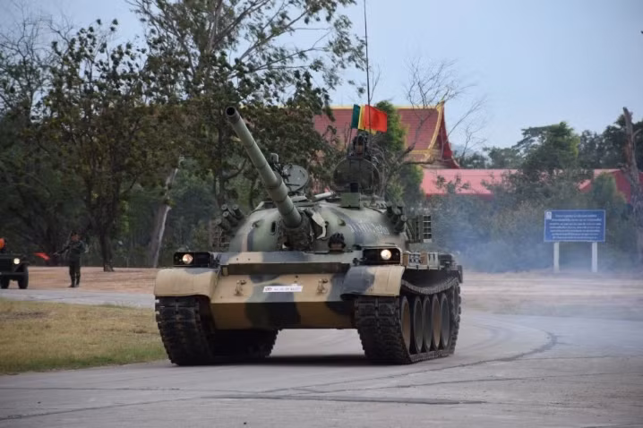 Xe tăng chủ lực Type 69-II cũng do Trung Quốc sản xuất hiện đang phục vụ trong biên chế của Thái Lan. Đây là phiên bản xe tăng chủ lực kiêm chỉ huy, được cải tiến từ phiên bản Type 69. Nguồn ảnh: QQ.