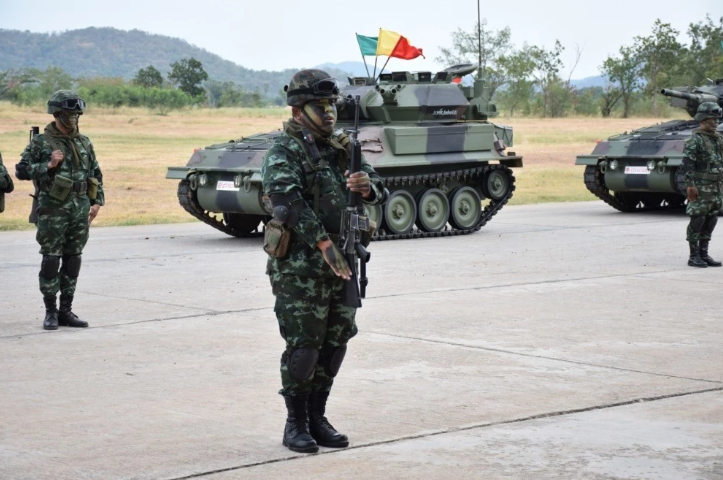 Đầu tiên là tổ hợp thiết giáp biến hình FV101 do Đức thiết kế. Đây là loại thiết giáp có thể tuỳ biến theo nhiều mục đích tử dụng, thay đổi hình dạng và cấu trúc tuỳ theo từng mô-đun mà nó mang theo. Nguồn ảnh: QQ.