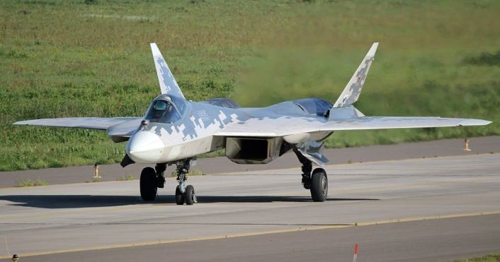 Động cơ Izdeliye 30 có lực đẩy ở chế độ chưa tăng lực là 11000 kgf trong khi đó động cơ AL-41F chỉ 8800 kgf. Lực đẩy ở chế độ tăng lực của động cơ Izdeliye 30 là 19000 kgf còn của AL-41F chỉ 15000 kgf.