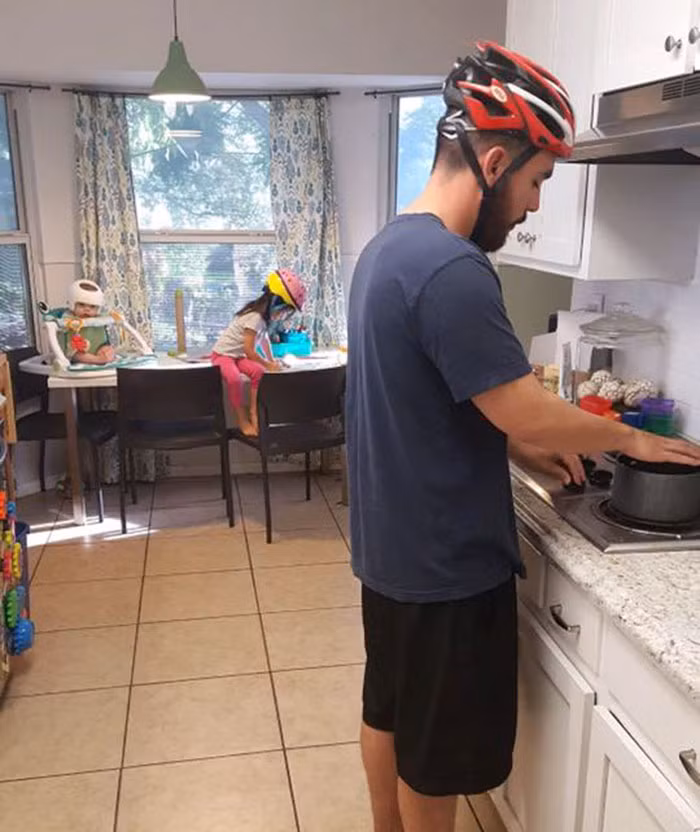 Chuyen la hom nay: Ca gia dinh doi mu bao hiem trong nha, thi ra...-Hinh-2