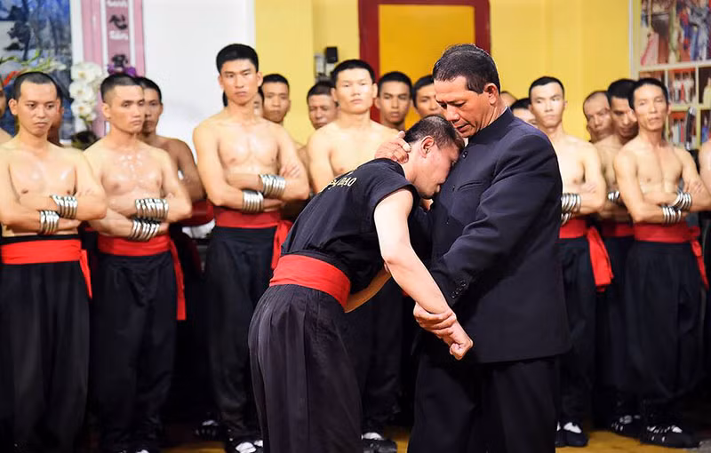 Sau “su co Flores” Nam Huynh Dao vui ve mo cua tiep khach-Hinh-5