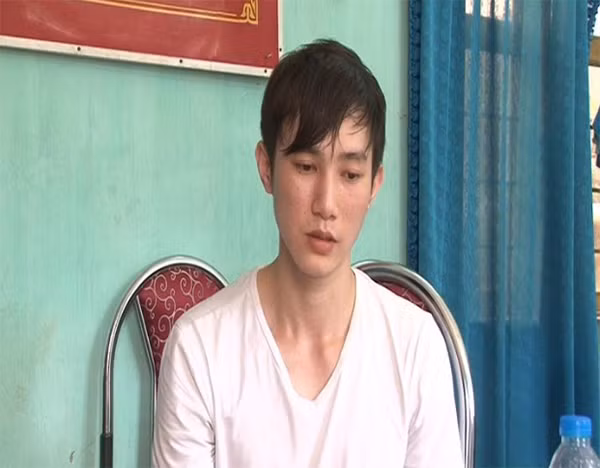 Nam thanh nien van chuyen lau gan 1 trieu USD qua bien gioi-Hinh-2