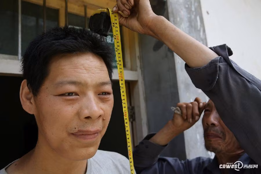 "Di nhan" cao hon 2m, U40 van tiep tuc cao gay soc nang-Hinh-3