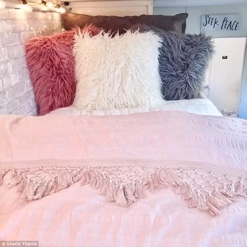 Phong ky tuc xa don gian, 2 nu sinh bien no thanh thien duong-Hinh-13