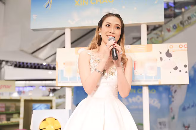 My Tam lien tuc xin loi vi toi su kien tre 10 phut