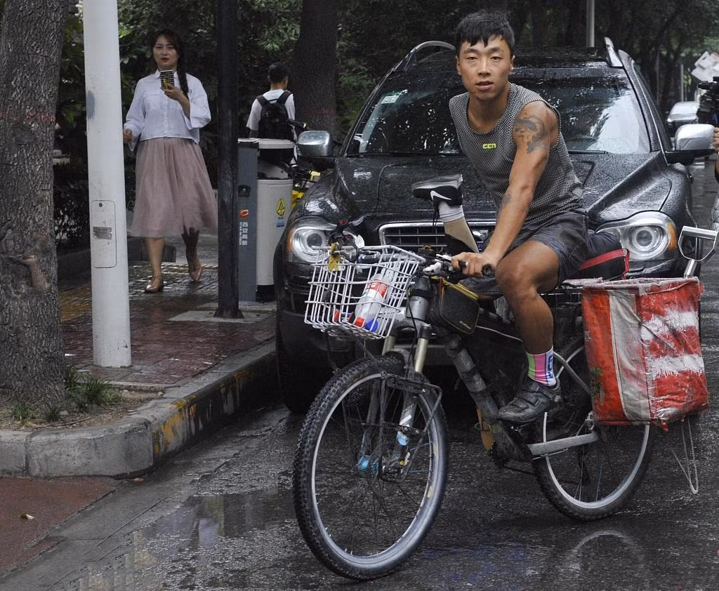 Nhin chang trai nay, ai tung gap tai nan kinh hoang se them dong luc-Hinh-2