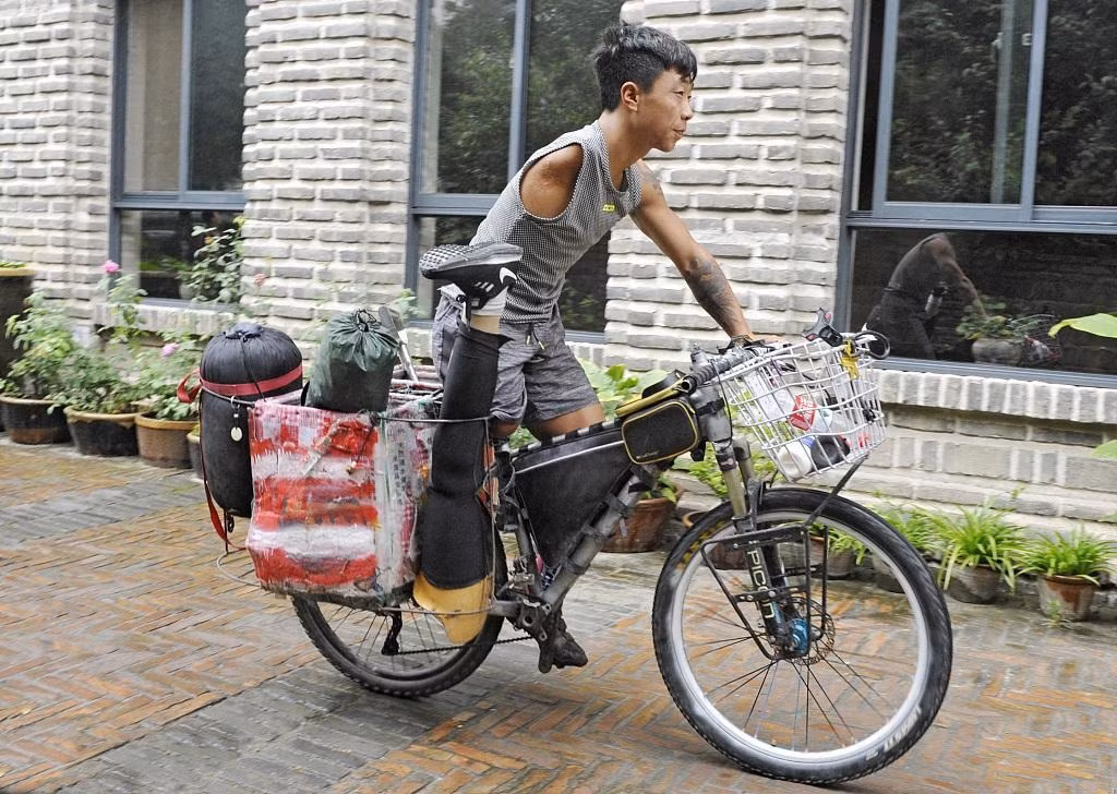 Nhin chang trai nay, ai tung gap tai nan kinh hoang se them dong luc