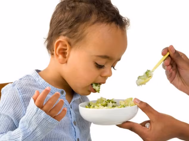 Ở một số trẻ em bị bệnh tiểu đường hoặc hen suyễn, dị ứng thức ăn sẽ gây ra nhiều rắc rối nghiêm trọng. Đó là lý do tại sao tốt hơn là giữ cho con của bạn tránh xa các loại thực phẩm gây dị ứng.