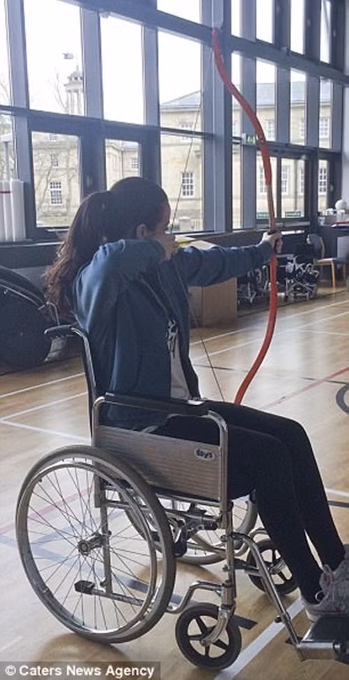 Trong giai đoạn đen tối nhất của cuộc đời, Riona đã từng muốn từ bỏ tất cả. Thế nhưng, nghĩ đến 4 đứa con thơ, Riona lại như được tiếp thêm can đảm để kiên trì chữa trị, luyện tập. Cô nỗ lực thực hiện tất cả các bài tập phục hồi chức năng, nửa thân dưới cũng bắt đầu có phản ứng. Cô đã đi được những bước đầu tiên, khiến tất cả các bác sĩ chữa trị cho cô đều công nhận Riona đã làm được điều phi thường. (Nguồn Youthwant)