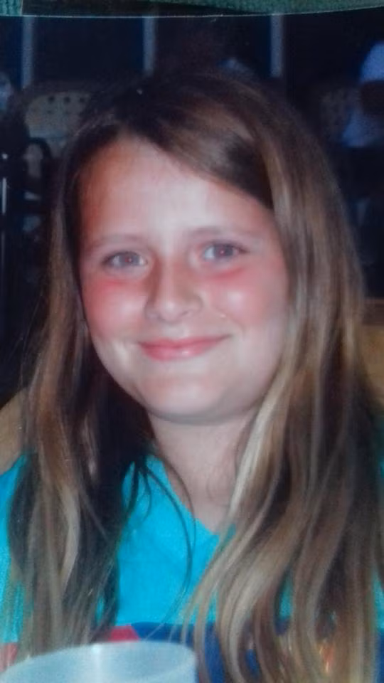 Maisie chết, tất cả mọi người đều choáng váng. Cô có mối quan hệ rất tốt với mẹ và các anh chị em của mình. Mặc dù Maisie không có nhiều bạn bè ở trường nhưng cô bé không phải người bị cô lập. (Nguồn Youthwant)