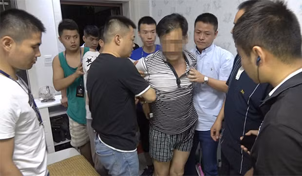 Tieu thuyet gia trinh tham hoa ke giet nguoi: Chi cho de bi bat-Hinh-2