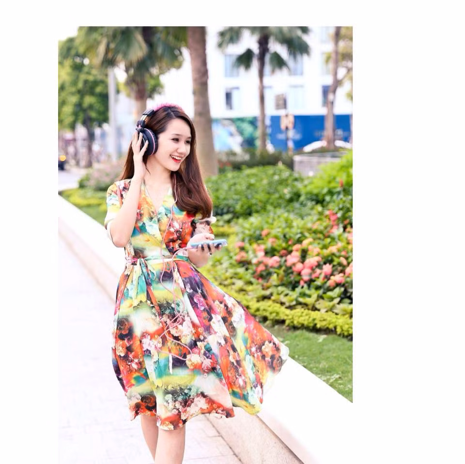 Hải Yến từng đạt rất nhiều giải thưởng trong các cuộc thi người đẹp khi còn ngồi trên ghế nhà trường như Á khôi Sinh viên Hà Nội năm 2014, Á khôi Sinh viên thanh lịch ĐHQG năm 2015, Đại sứ truyền thông ĐHQG 2015.