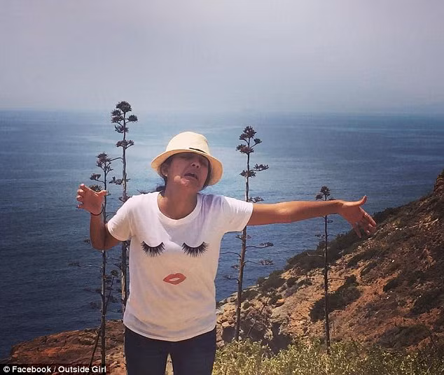 Tất cả các nơi tại Hy Lạp từng ghé qua, cô Mobin đều không quên chụp ảnh để lưu giữ kỷ niệm, cùng với đó cô cũng cố tình làm bộ mặt xấu, mếu máo để thể hiện nỗi buồn khi không có chồng bên cạnh.