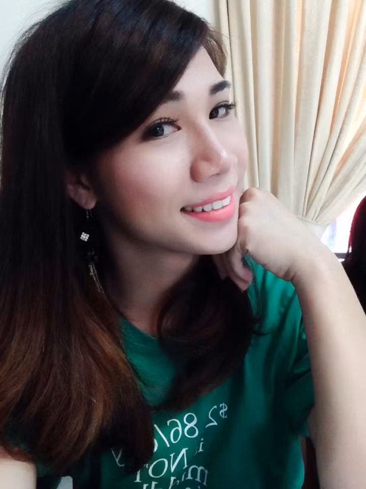 La Lam luôn biết cách trang điểm, phối đồ nhẹ nhàng, tự nhiên để mình luôn được nổi bật.