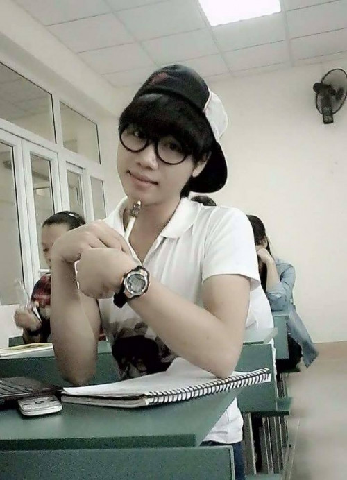 Bắt đầu khi học cấp 2, La Lam có những rung cảm đầu đời thì "cô bạn" mới nhận ra giới tính thực sự của mình.