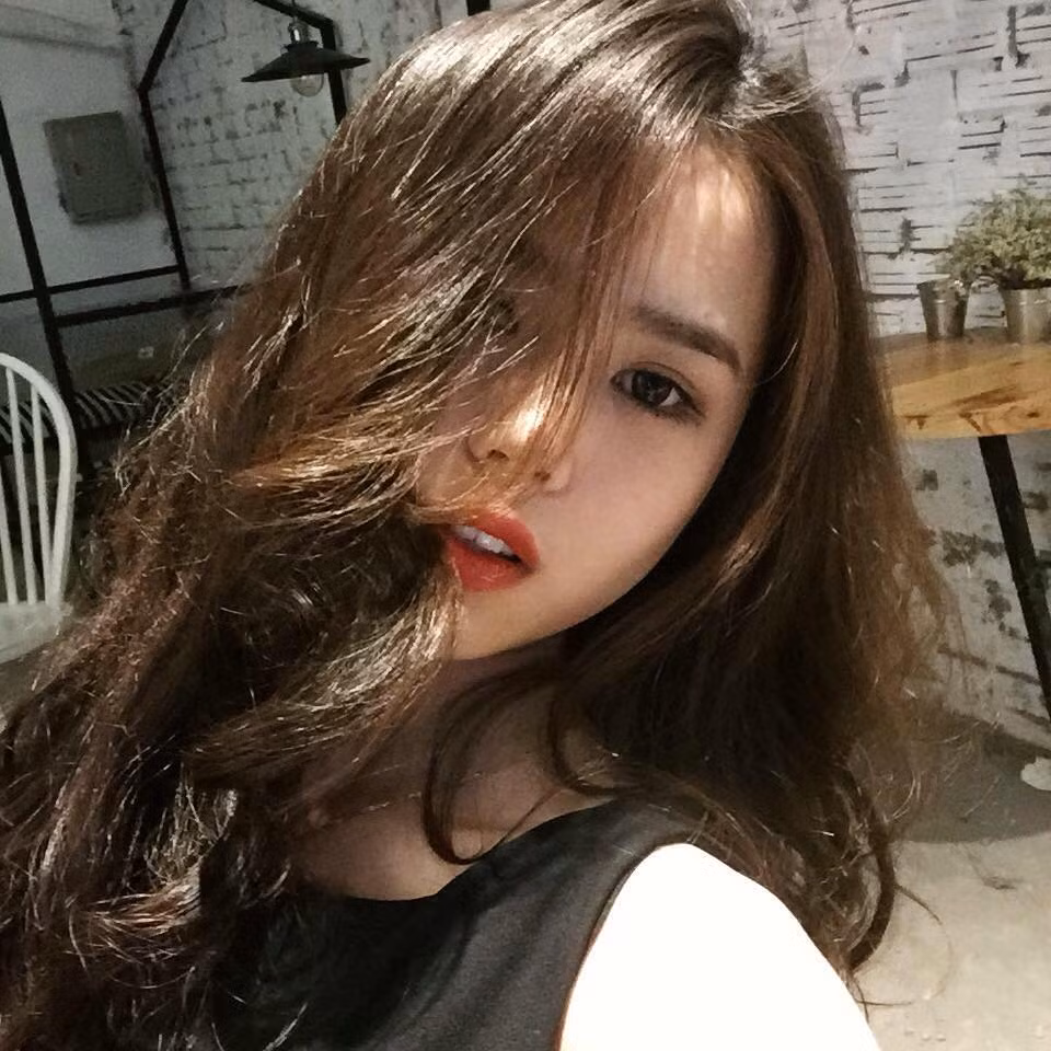 Thạch Anh thổ lộ, vì sở thích đi du lịch và mong muốn được khám phá những vùng đất, vùng trời mới lạ nên sau khi tốt nghiệp THPT, cô sẽ lựa chọn vào trường Hàng không với ước nguyện trở nữ thành tiếp viên hàng không.