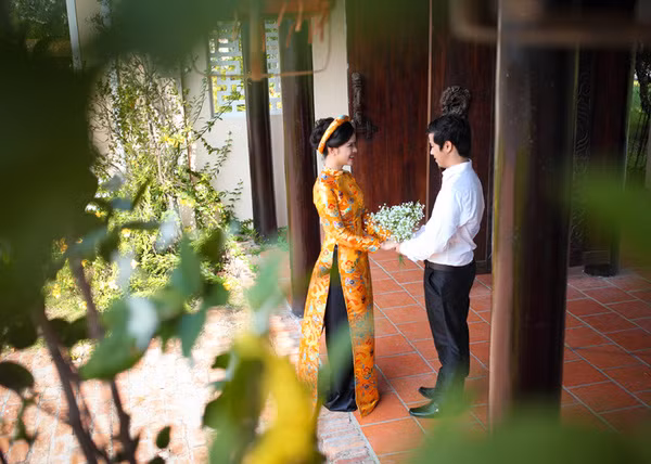 Tuy xa quê lâu năm nhưng ảnh cưới của 3 cô dâu gốc Việt vẫn theo xu hướng truyền thống.