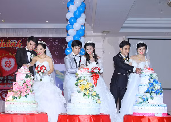 Được biết 3 cô dâu Việt Kiều đang sinh sống và định cư tại Australia nhưng lúc nào cũng đau đáu hướng về nơi chôn rau cắt rốn, sau này họ lại cùng yêu 3 chàng trai Việt Nam, trên ý kiến chấp thuận của gia đình, Dương – Trâm – Tiên đã quay về Việt Nam để tổ chức lễ thành hôn trong niềm hạnh phúc vô bờ bến.