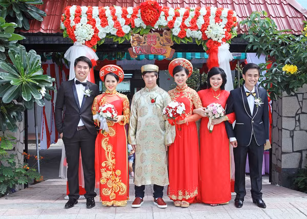 Cô dâu chia sẻ, sau ngày cưới cả ba đôi vợ chồng sẽ quay lại Australia để tiếp tục sinh sống.