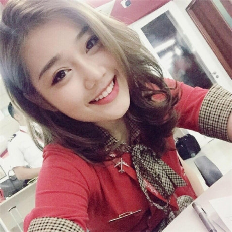 Huyền My là một nữ tiếp viên hàng không 9X rất xinh đẹp. Dù tuổi đời còn rất trẻ nhưng cô gái này đã có khá nhiều kinh nghiệm làm nghề tiếp viên hàng không. Gương mặt xinh đẹp cùng vóc dáng cao ráo, thanh mảnh khiến Huyền My luôn thu hút mọi ánh mắt xung quanh. Không ít bạn trẻ đã so sánh Huyền My với nhiều hot girl, thậm chí là hoa hậu Việt Nam và cho rằng, so với một số người, Huyền My còn có nhan sắc vượt trội hơn.