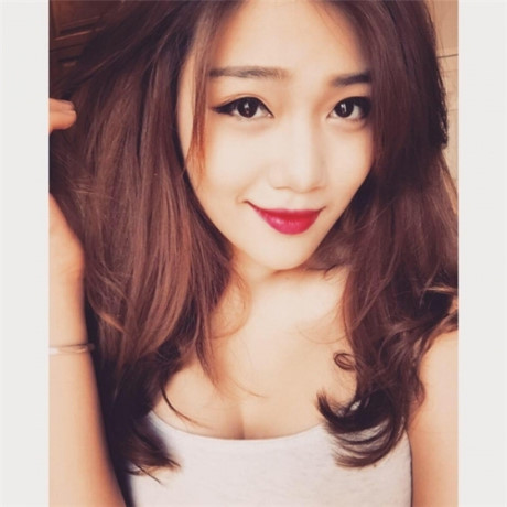 Ngoài công việc mang nhiều tính đặc thù là tiếp viên hàng không, luôn phải cố gắng phấn đấu, học hỏi từng ngày, từng giờ... Huyền My còn được cộng đồng mạng quan tâm khi cô là người bị đồn có liên quan tới một đại gia trẻ tuổi rất nổi tiếng.