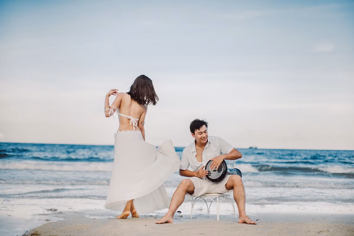 Bộ ảnh cưới nên thơ của đôi bạn trẻ Hà thành này được thực hiện trong 2 ngày.