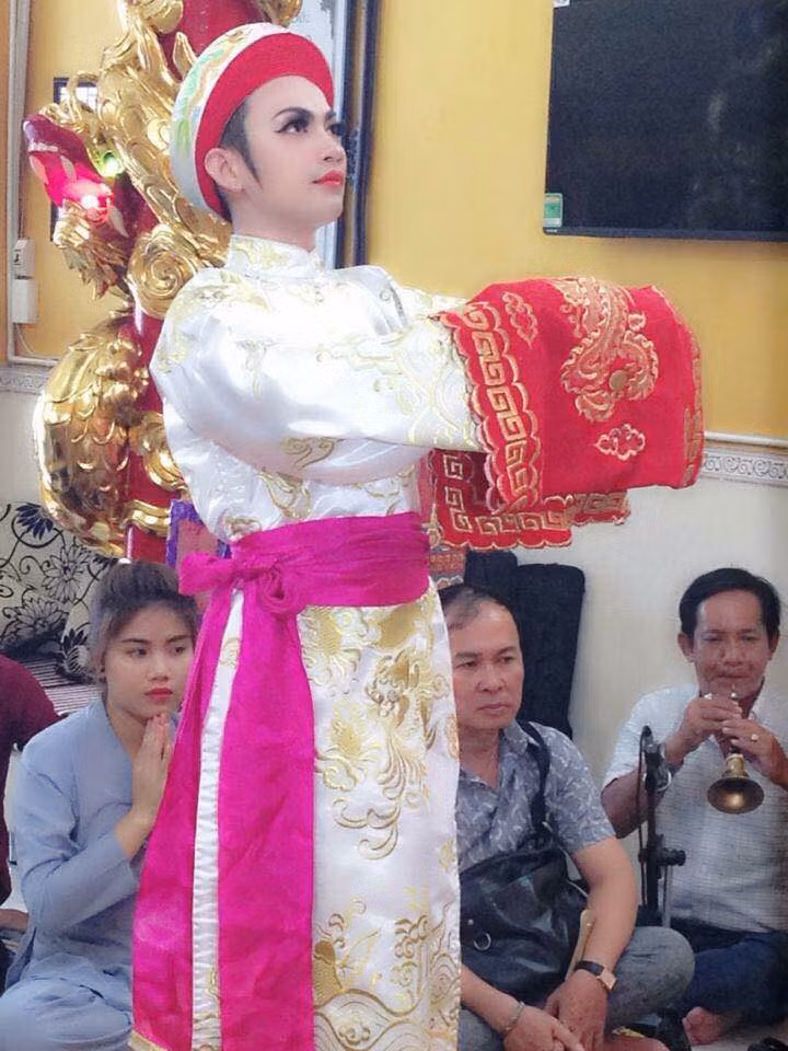 Không chỉ dừng lại ở đây, bằng những việc làm cụ thể của mình, thanh đồng Hà Văn May mong muốn một ngày nào đó, hầu đồng Việt Nam sẽ trở thành di sản văn hóa thế giới được UNESCO công nhận. Được công nhận là một di sản văn hóa như vậy, người dân Việt Nam sẽ có cái nhìn khác đi về hầu đồng, hiểu hơn về hoạt động này và cùng với người dân thế giới nói chung chung tay gìn giữ và truyền bá di sản này.