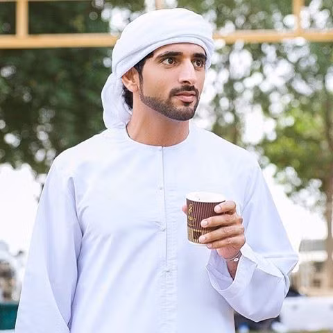 Có lẽ hiếm có một vị hoàng tử nào lại có tấm lòng nhân hậu tuyệt vời như Hamda.