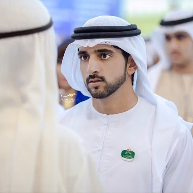 Với sức hút mạnh mẽ của mình, hiện nay tài khoản Instagram của vị hoàng tử điển trai này có tới 4 triệu người theo dõi, mỗi hình ảnh của hoàng tử Hamdan đều nhận được những cơn mưa "like" và bình luận khen ngợi về ngoại hình nổi bật của các cô gái hâm mộ anh.