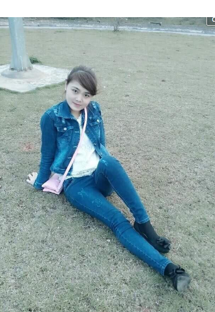 Do gia đình khó khăn, cô gái 9X đã sớm tự lập và đi làm ngay sau khi học hết lớp 9. Đáng lẽ ở tuổi của Thùy Dung, các bạn vẫn còn đang vô tư cắp sách đến trường thì cô nàng lại phải bươn trải, kiếm sống phụ giúp mẹ. Trong lần tình cờ gặp gỡ, Thùy Dung đã có tình cảm với chồng cô hiện tại là anh Nguyễn Văn Thành sống tại Bạch Thạch – Hòa Thạch – Quốc Oai. Họ tiến đến hôn nhân và có 2 đứa con gái xinh xắn. 