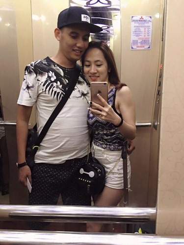 Là đàn ông và cũng có những sở thích, thú vui riêng nhưng anh Quân chưa bao giờ bỏ bê vợ con để chạy theo chúng. Ngoài thời gian làm việc ở cửa hàng buôn bán, hễ rảnh rỗi anh lại giúp vợ việc nhà, chăm sóc con mà chưa từng than thở hay cằn nhằn điều gì. Anh chồng đảm đang cùng với sự khéo léo, "yêu và quan tâm chồng đúng cách" của chị Ánh đã giúp gia đình chị luôn hạnh phúc và được vô số chị em khác phải ngưỡng mộ. Ảnh trong bài: Facebook nhân vật.