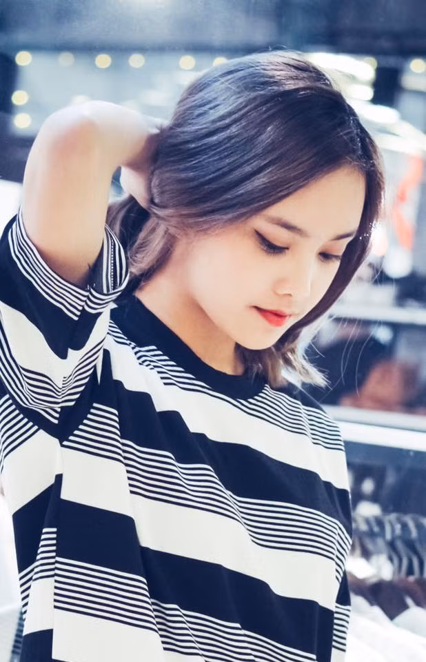 Tố Như ngoài đời có nét đẹp thuần khiết, trẻ trung, hiện đại... Ảnh trong bài: Facebook nhân vật.