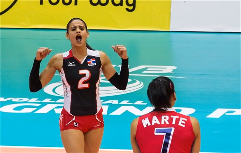 Ngoài ra, một đặc điểm khác không thể không nhắc đến ở Maria Fernandez Perez là cô nàng này dù nhỏ bé nhưng lại có thân hình, vóc dáng rất gợi cảm. Chỉ cao 1m69, thấp hơn hẳn những đồng đội khác cùng tuyển nhưng thân hình, vóc dáng của Maria Fernandez Perez lại rất cân đối, không quá cơ bắp, cũng không bị nhận xét là "cao như cây sào" giống nhiều chủ công, tay bám chắn khác trong đội.